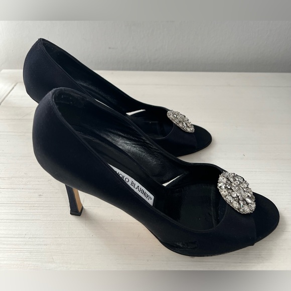 Manolo Blahnik satin stylish heels - Picture 2 of 7